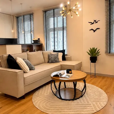 Апартаменти Homely Jezyce Apartment, Free Parking, Self Check In *