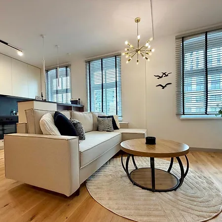 Homely Jezyce Apartment, Free Parking, Self Check In Познань