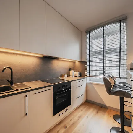 Апартаменти Homely Jezyce Apartment, Free Parking, Self Check In Познань