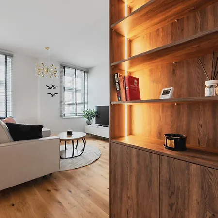 Homely Jezyce Apartment, Free Parking, Self Check In 아파트 *